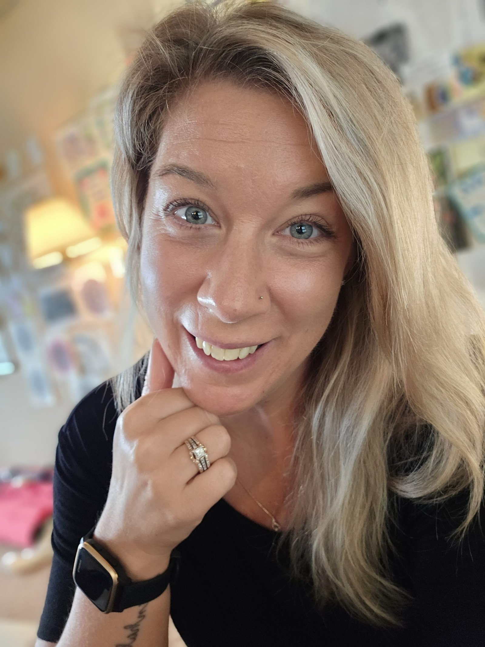 Shannon Wright Headshot (1)